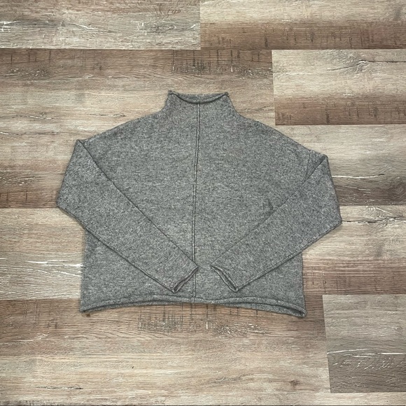 Saks Fifth Avenue Sweater - Picture 1 of 4